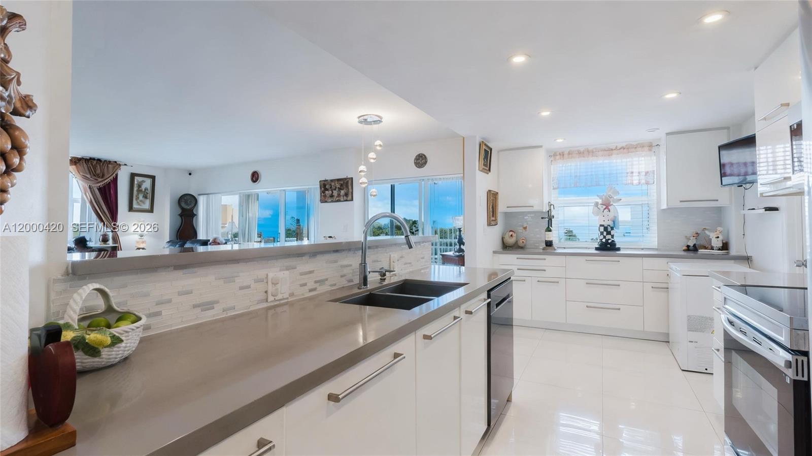 HILLCREST EAST NO 25 COND - Residential