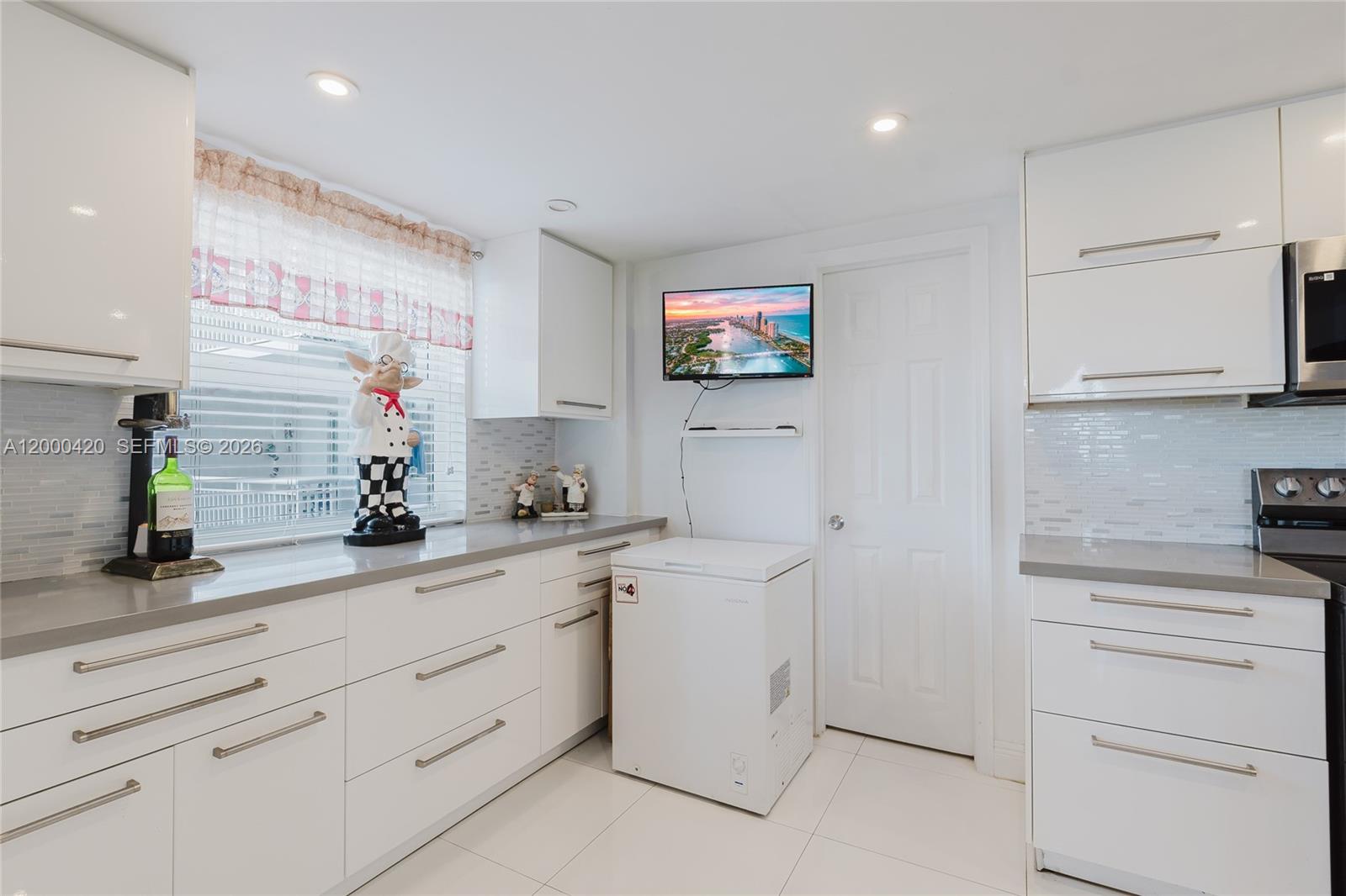 HILLCREST EAST NO 25 COND - Residential