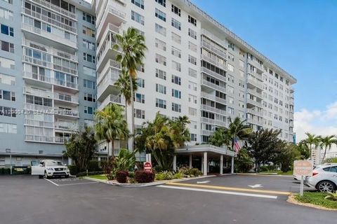 Photo of 3800 Hillcrest Dr #411, Hollywood, FL 33021 (MLS # A12000420)