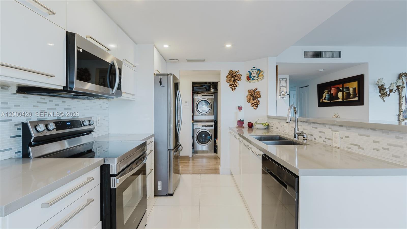 HILLCREST EAST NO 25 COND - Residential