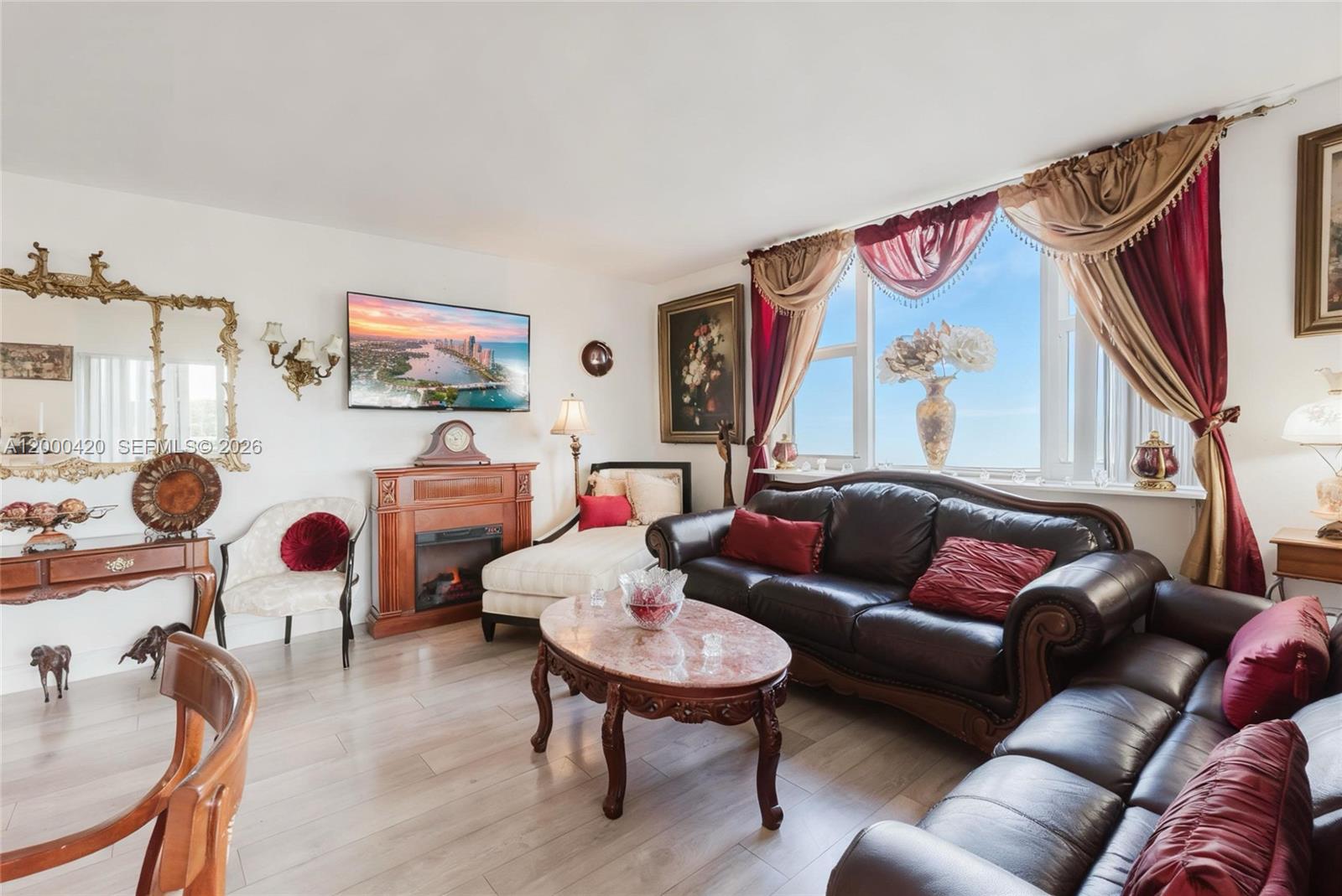 HILLCREST EAST NO 25 COND - Residential