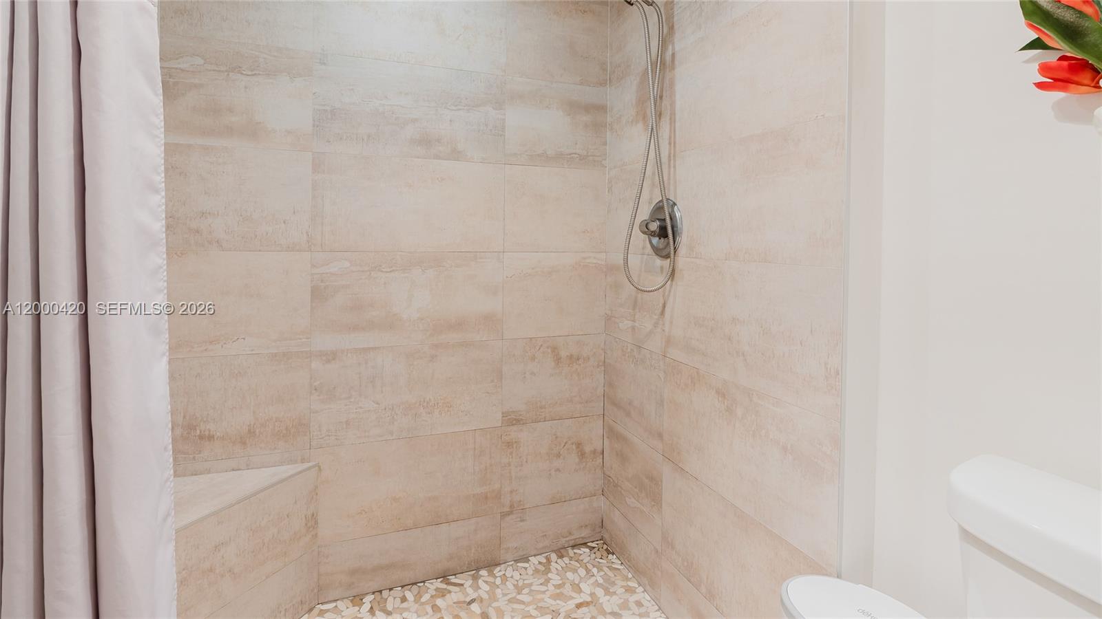 HILLCREST EAST NO 25 COND - Residential