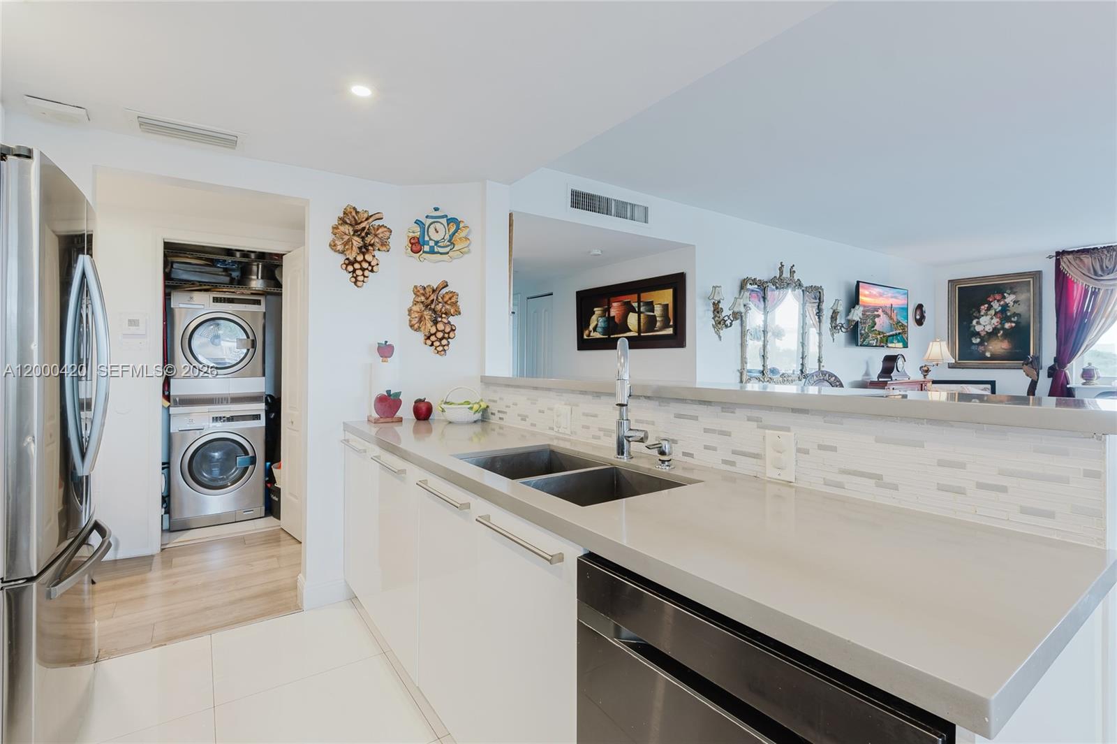 HILLCREST EAST NO 25 COND - Residential