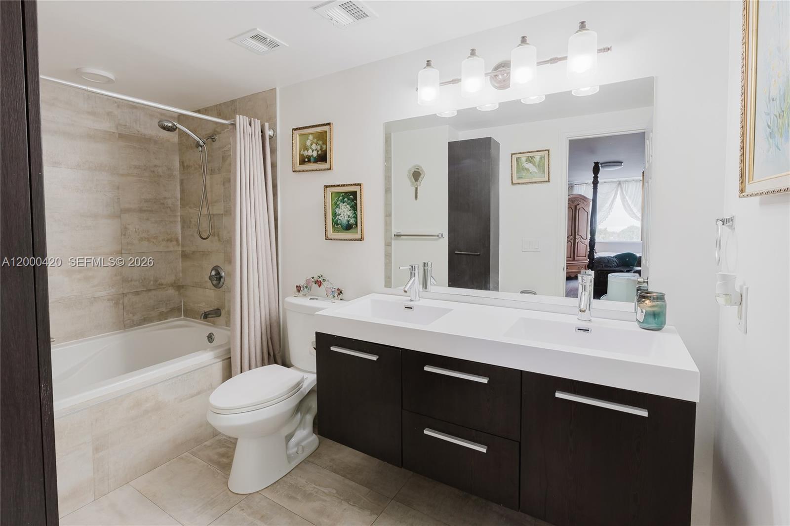 HILLCREST EAST NO 25 COND - Residential