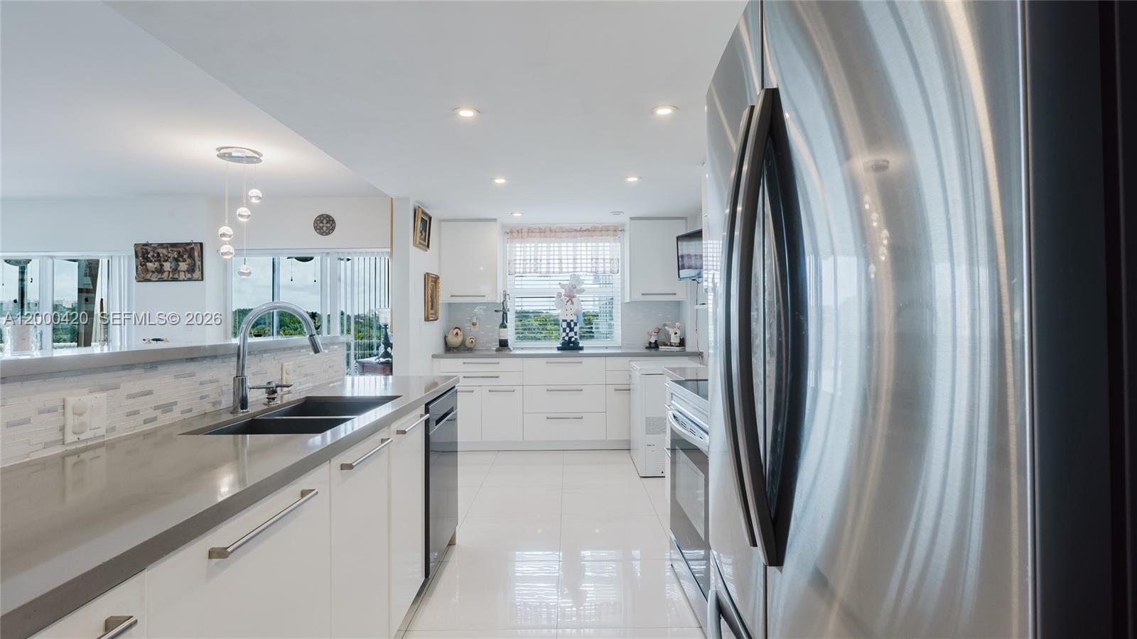 HILLCREST EAST NO 25 COND - Residential