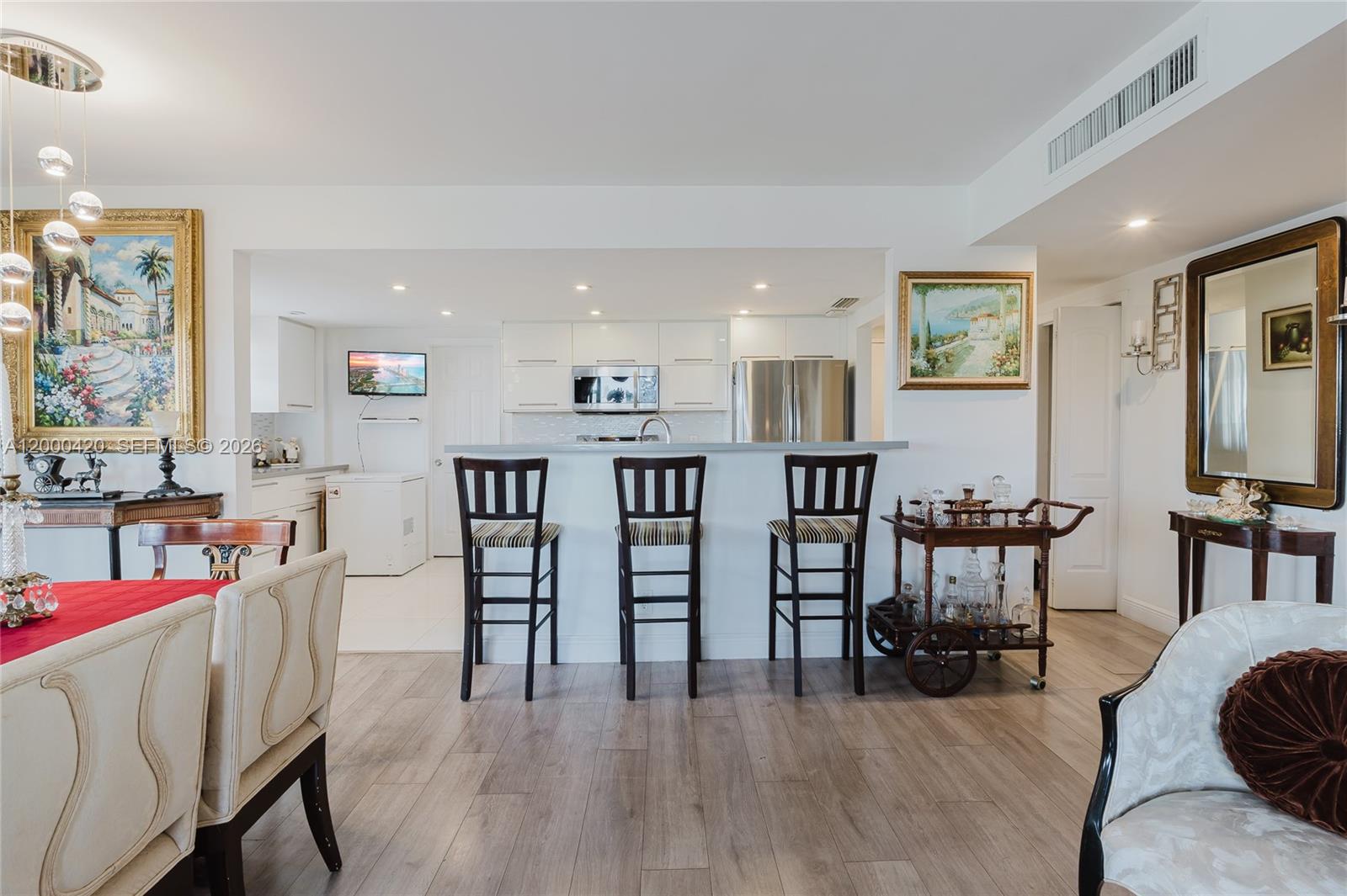 HILLCREST EAST NO 25 COND - Residential