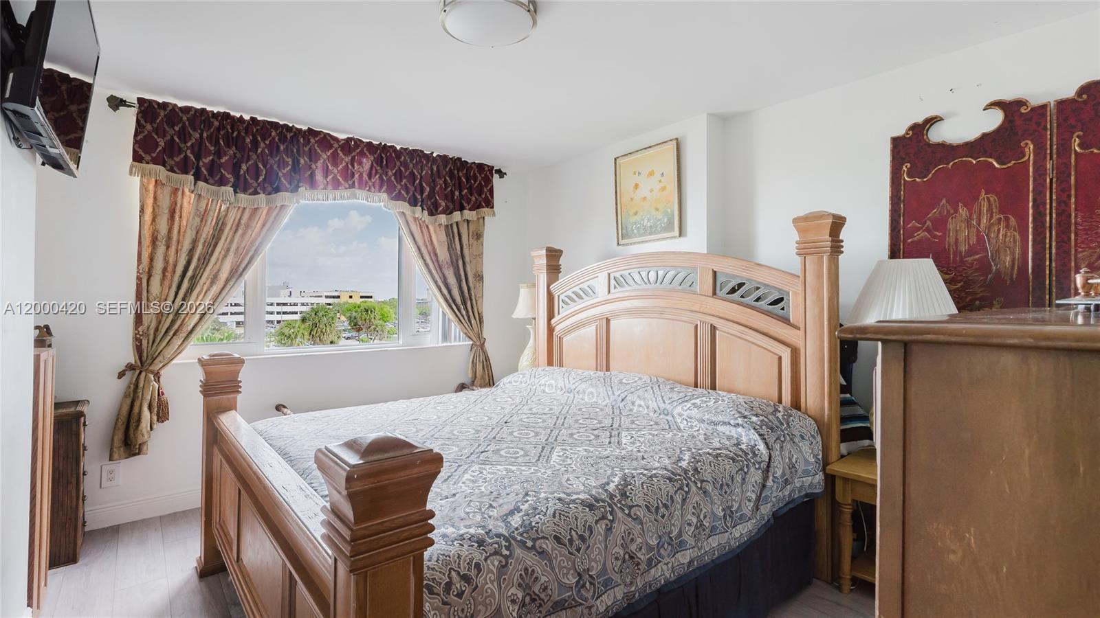 HILLCREST EAST NO 25 COND - Residential