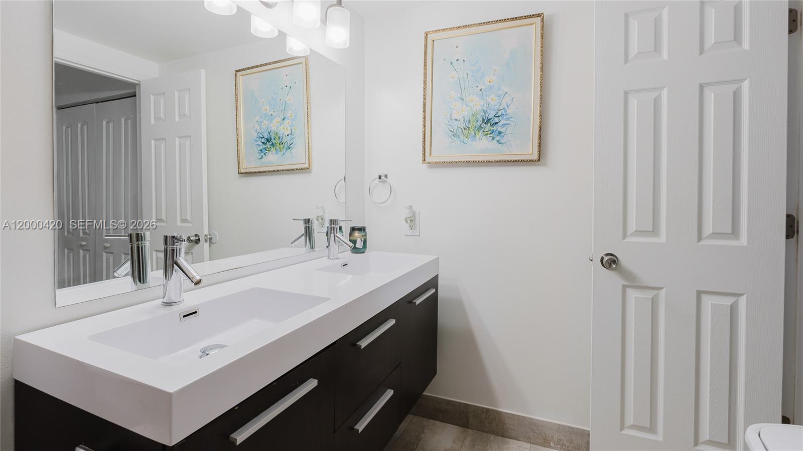 HILLCREST EAST NO 25 COND - Residential