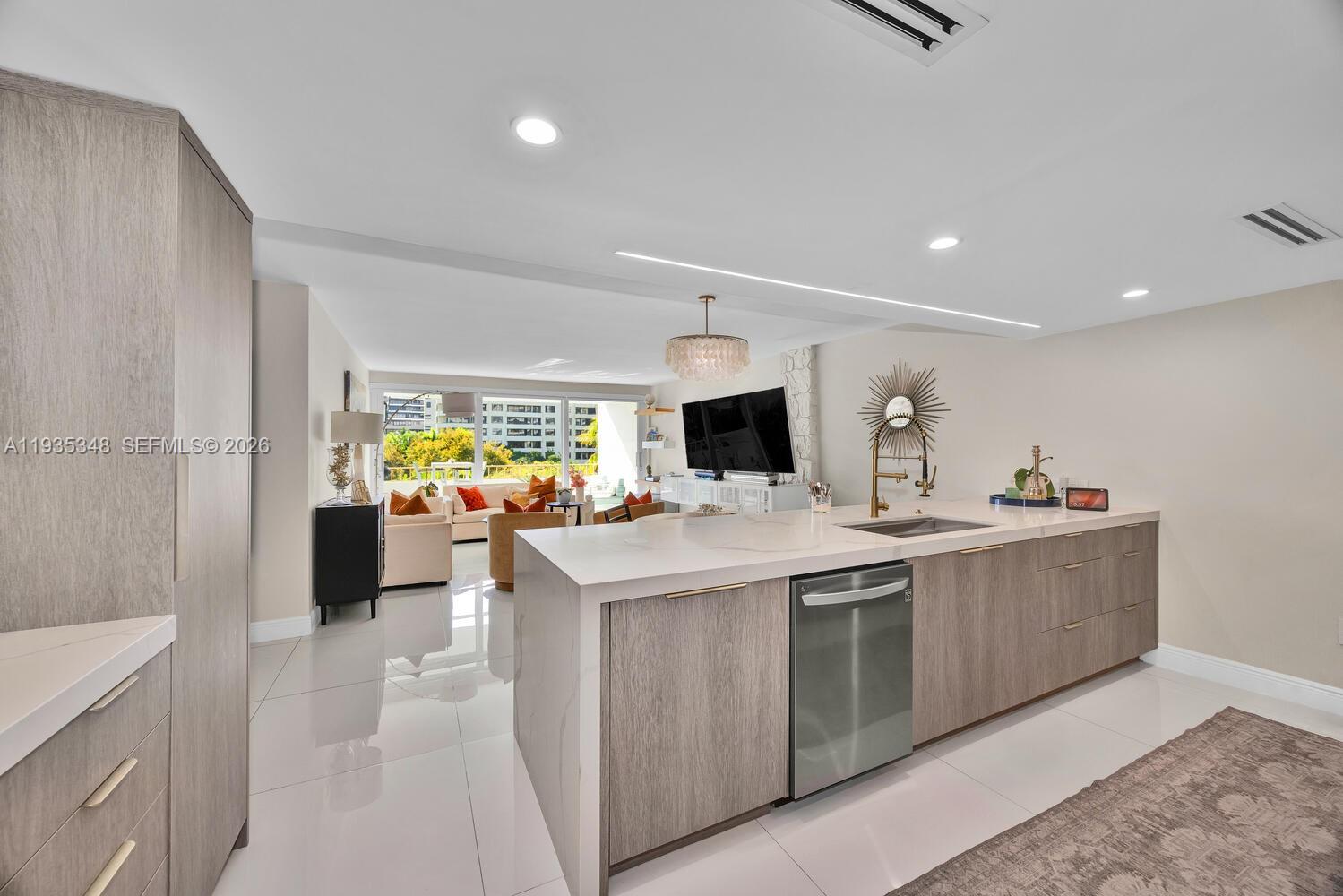 COMMODORE CLUB WEST CONDO - Residential