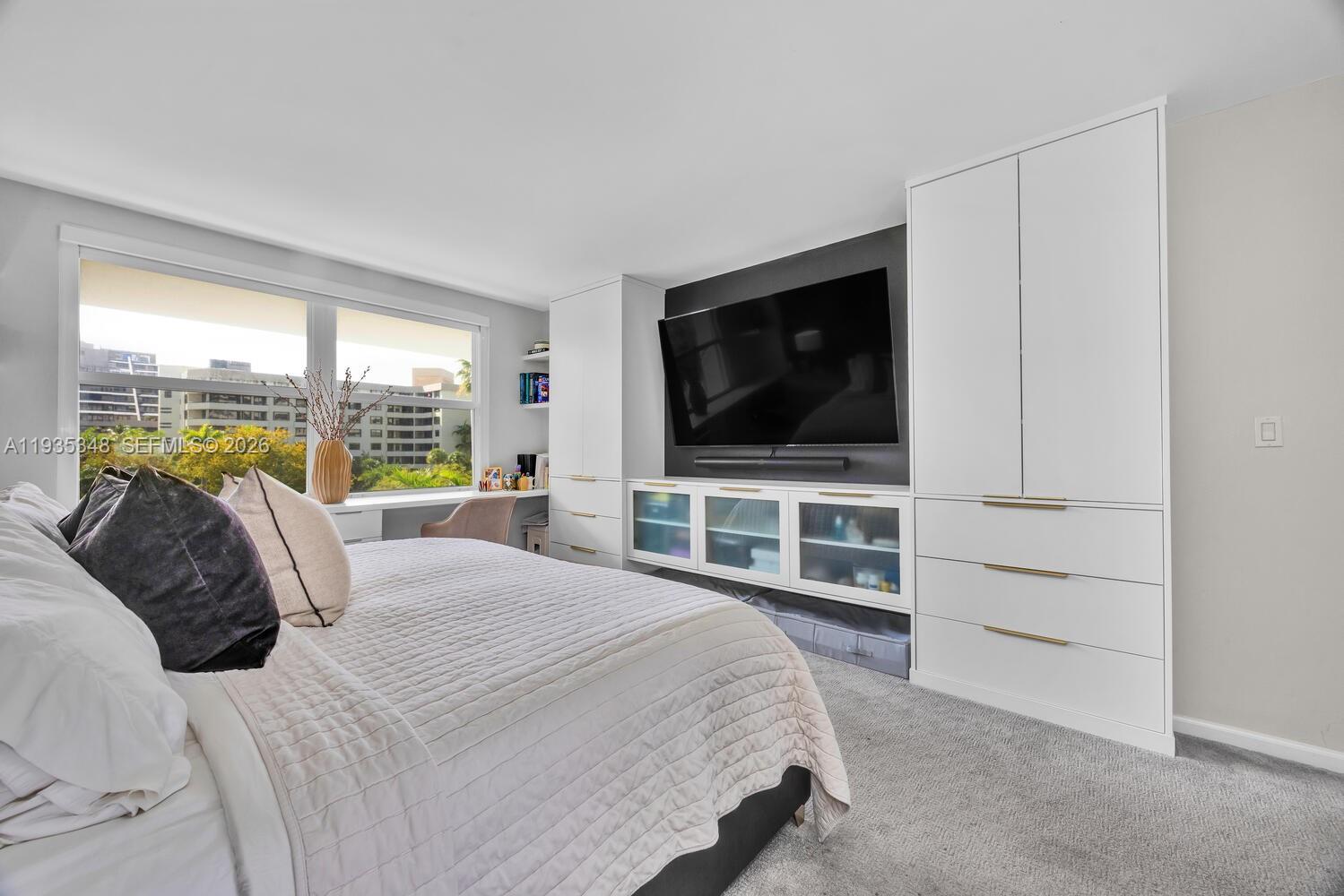 COMMODORE CLUB WEST CONDO - Residential