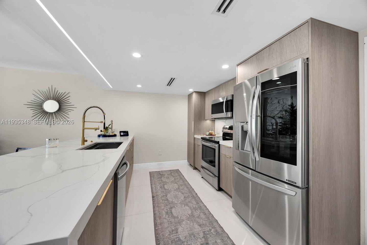 COMMODORE CLUB WEST CONDO - Residential