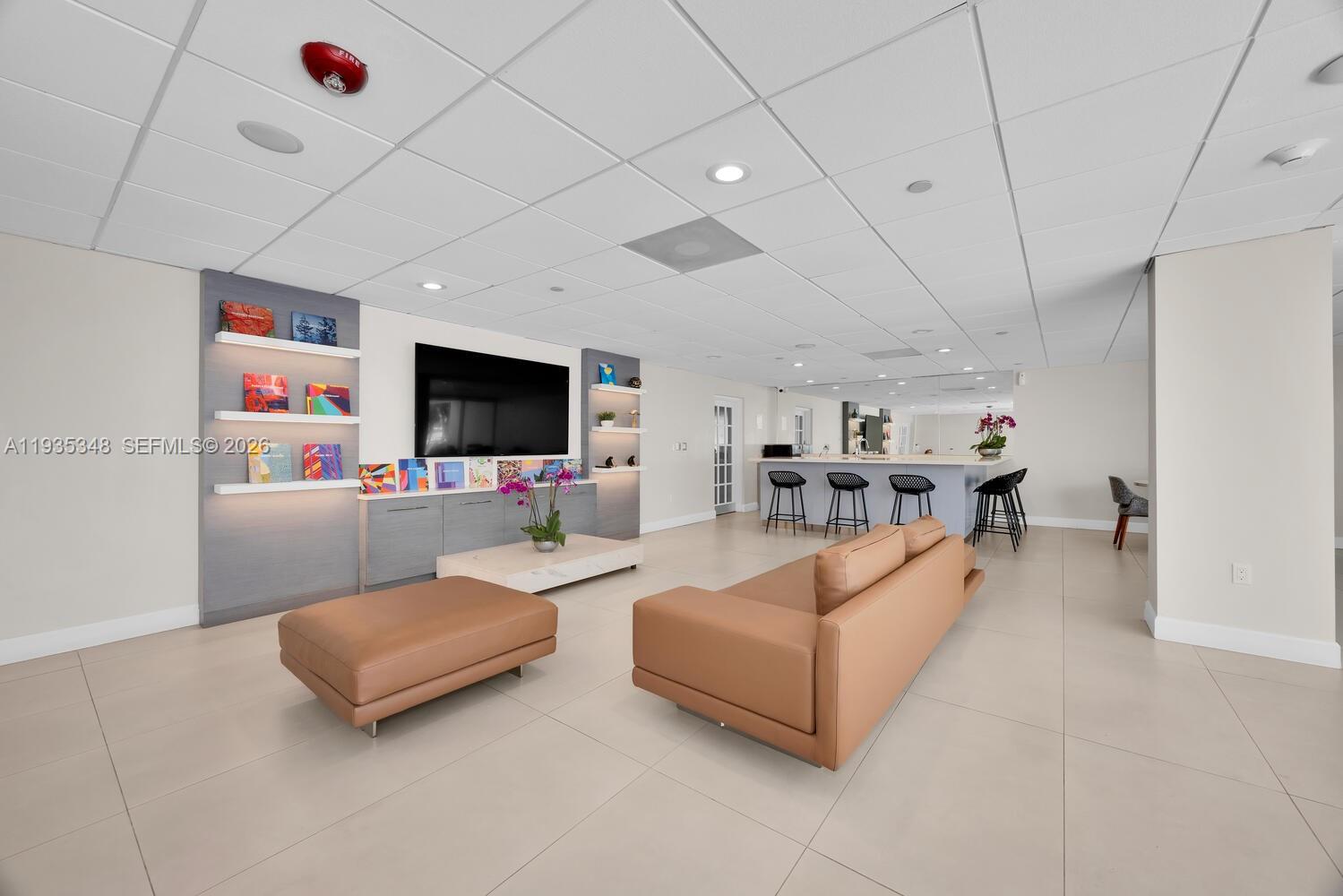 COMMODORE CLUB WEST CONDO - Residential