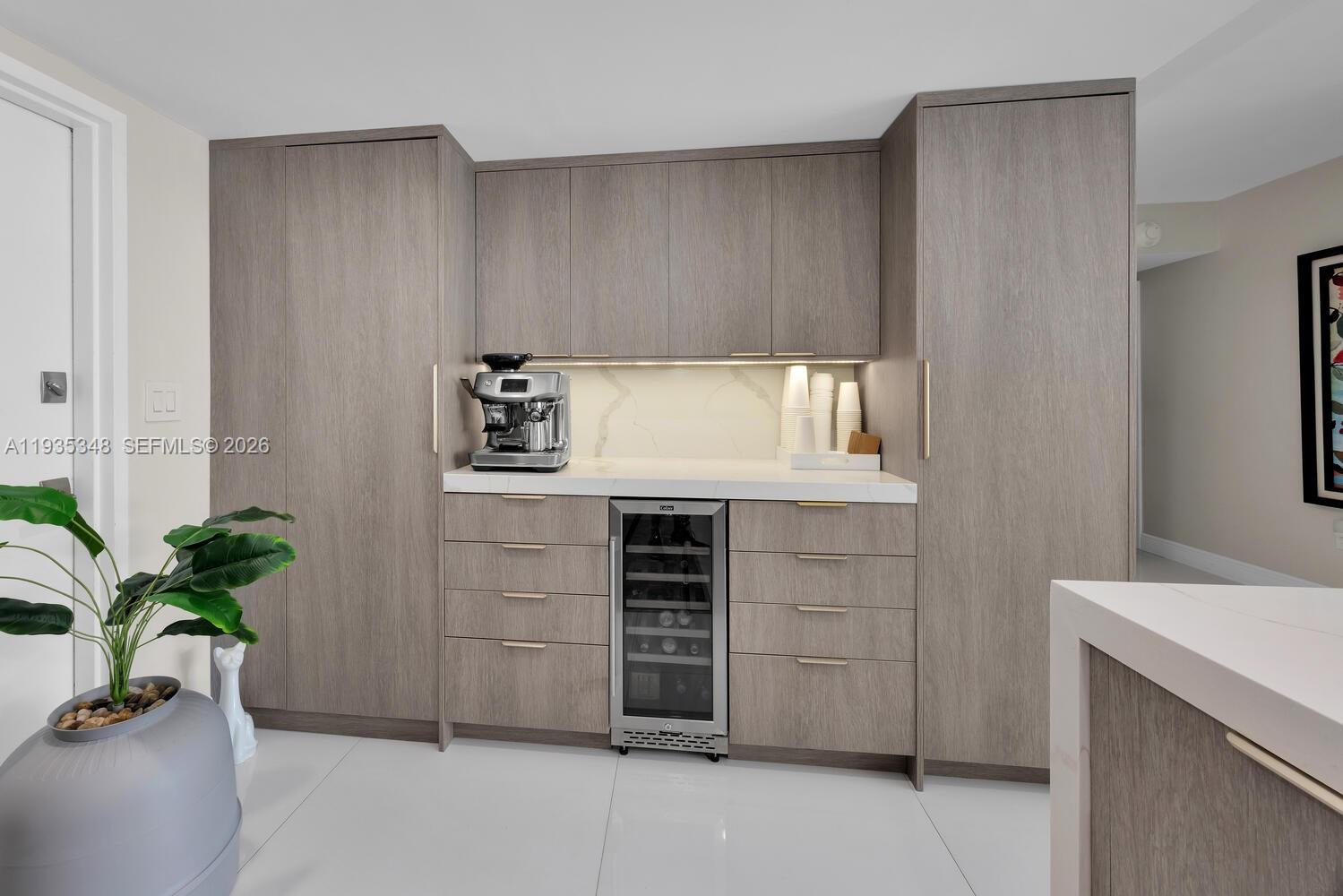 COMMODORE CLUB WEST CONDO - Residential