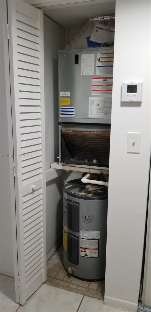 PROMENADE AT KENDALE LAKE - Residential