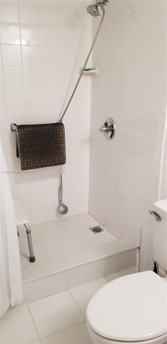 PROMENADE AT KENDALE LAKE - Residential