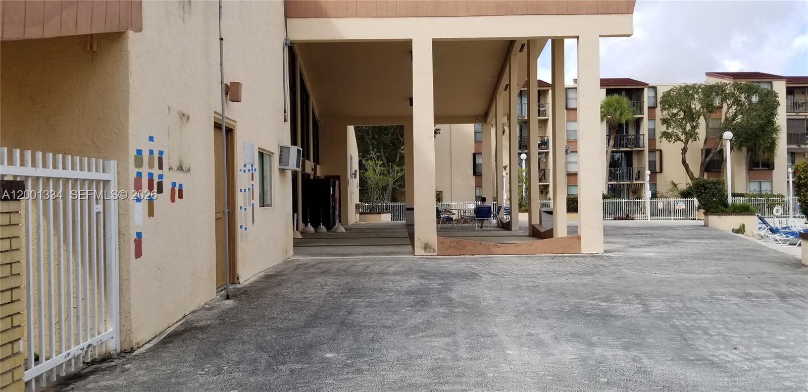 PROMENADE AT KENDALE LAKE - Residential