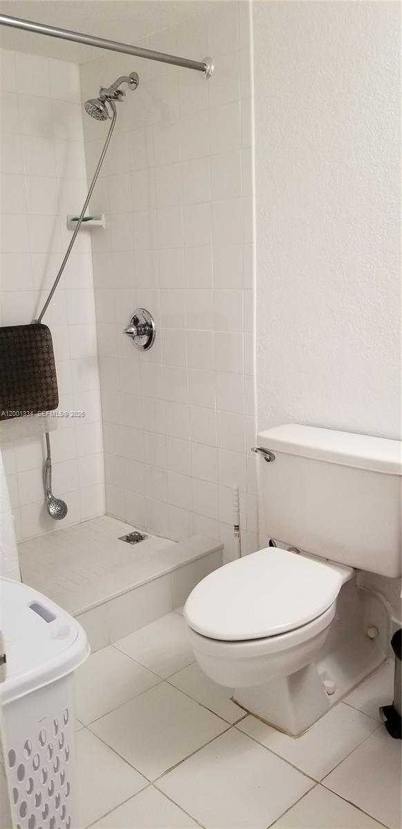 PROMENADE AT KENDALE LAKE - Residential