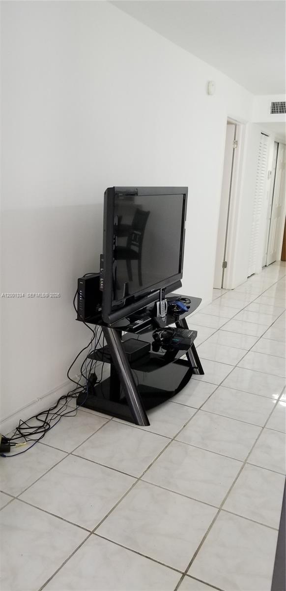 PROMENADE AT KENDALE LAKE - Residential