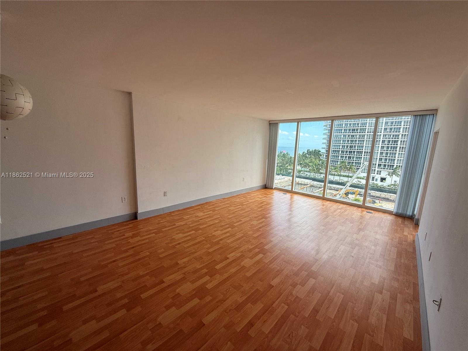 10275 Collins Ave 616