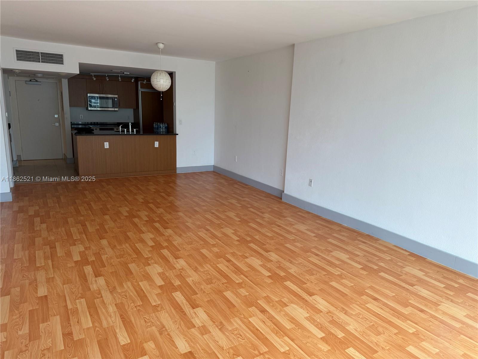10275 Collins Ave 616