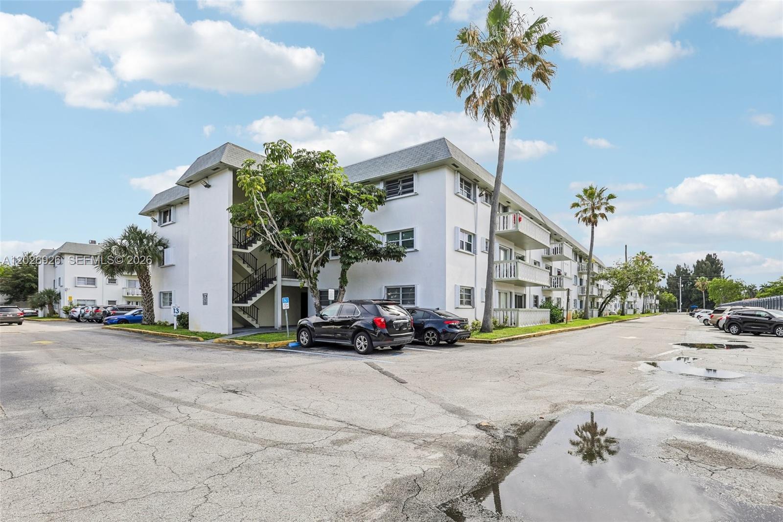 OLA CONDO - Residential