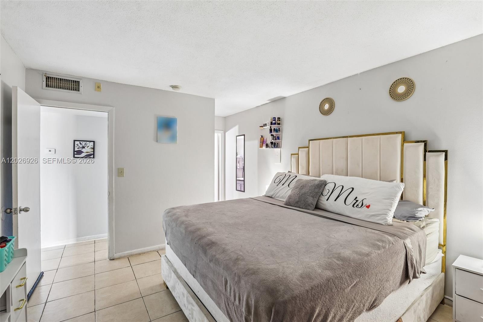 OLA CONDO - Residential