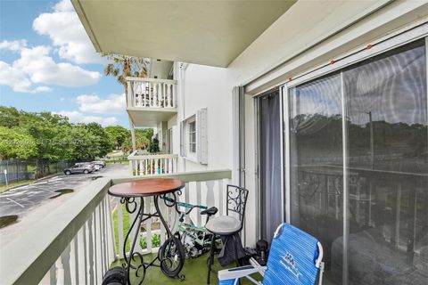 Tiny photo for 15225 NE 6th Ave #B208, Miami, FL 33162 (MLS # A12026926)