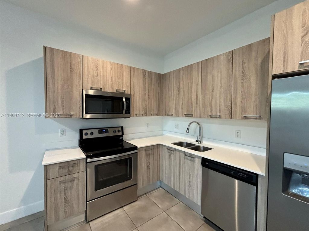 Photo of 440 NE 35th Ct #2, Oakland Park, FL 33334 (MLS # A11980712)