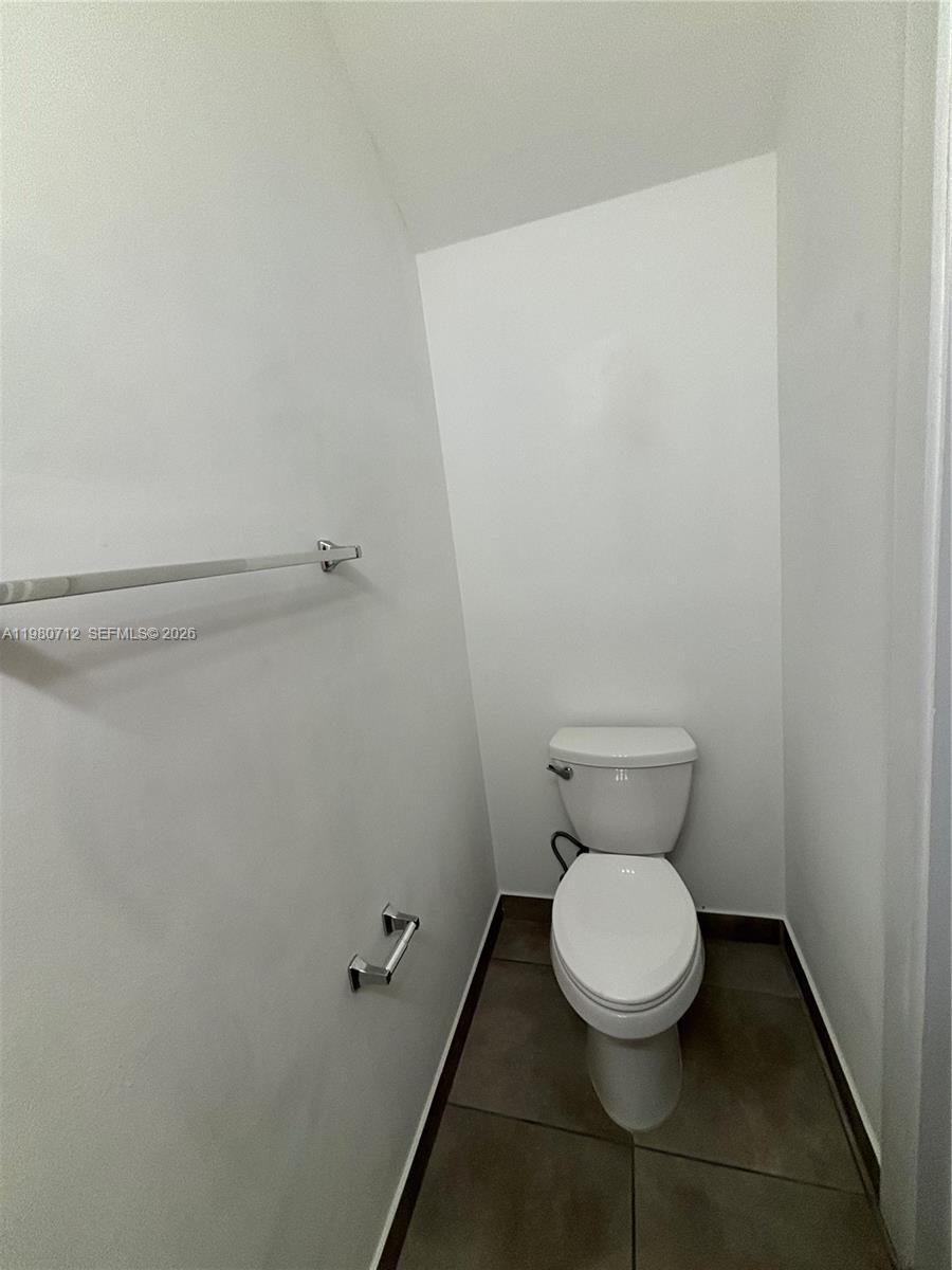 URBAN VILLAGE AT 5TH AVE - Residential Lease