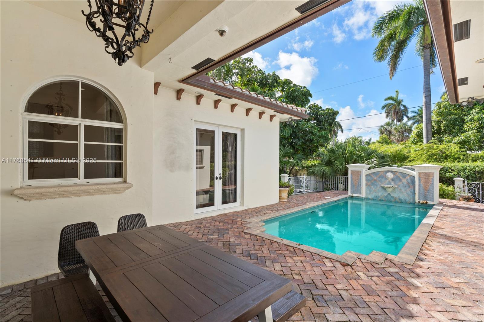 HOLLYWOOD LAKES SECTION - Residential Lease