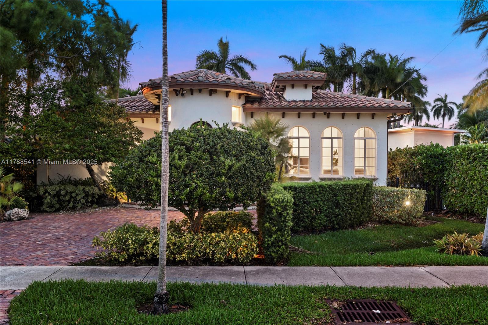 HOLLYWOOD LAKES SECTION - Residential Lease