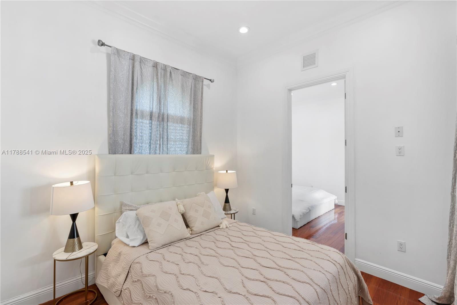 HOLLYWOOD LAKES SECTION - Residential Lease