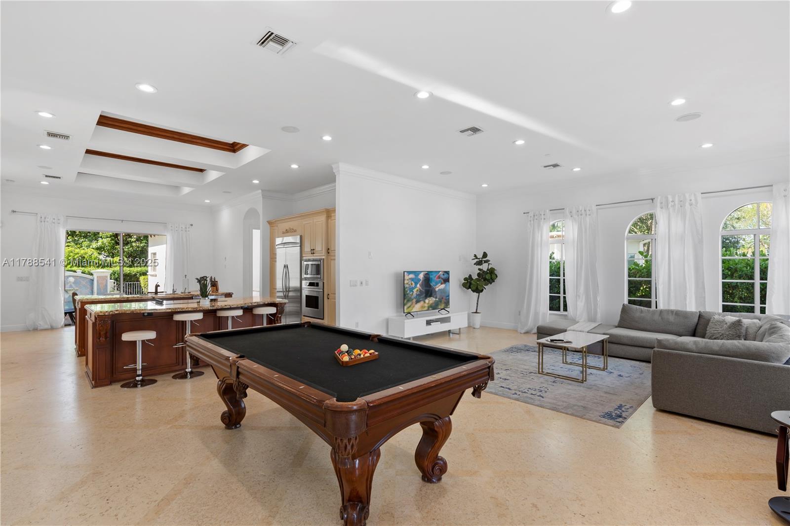 HOLLYWOOD LAKES SECTION - Residential Lease