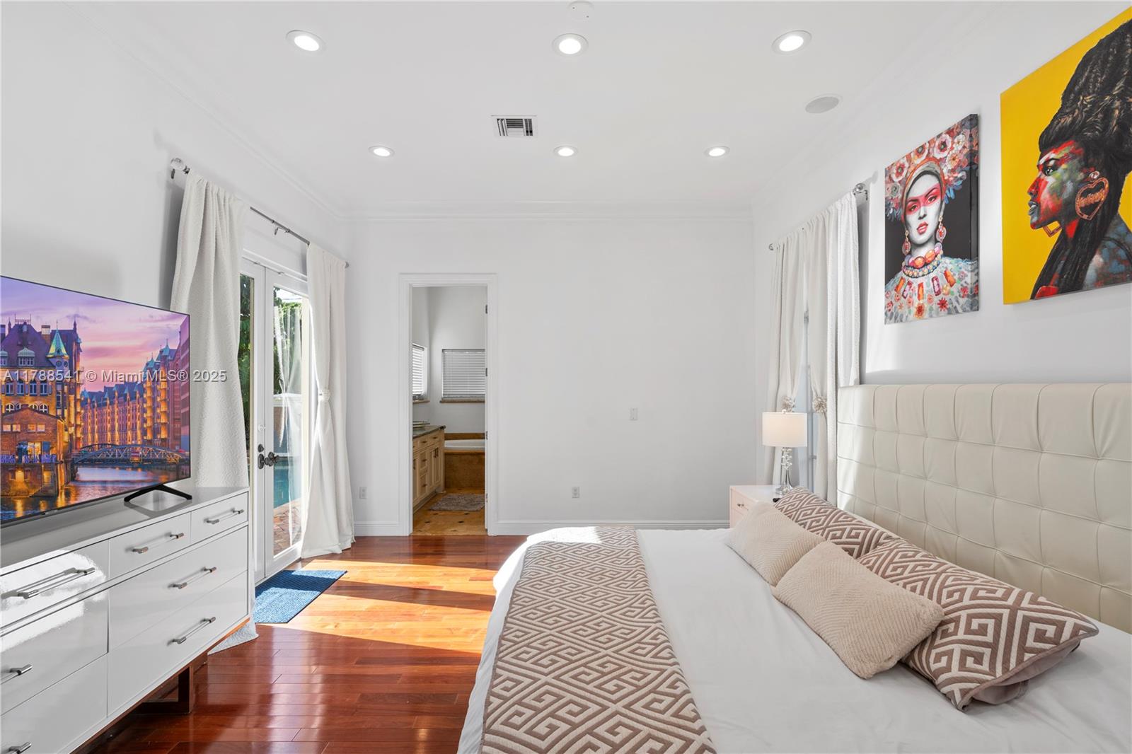HOLLYWOOD LAKES SECTION - Residential Lease