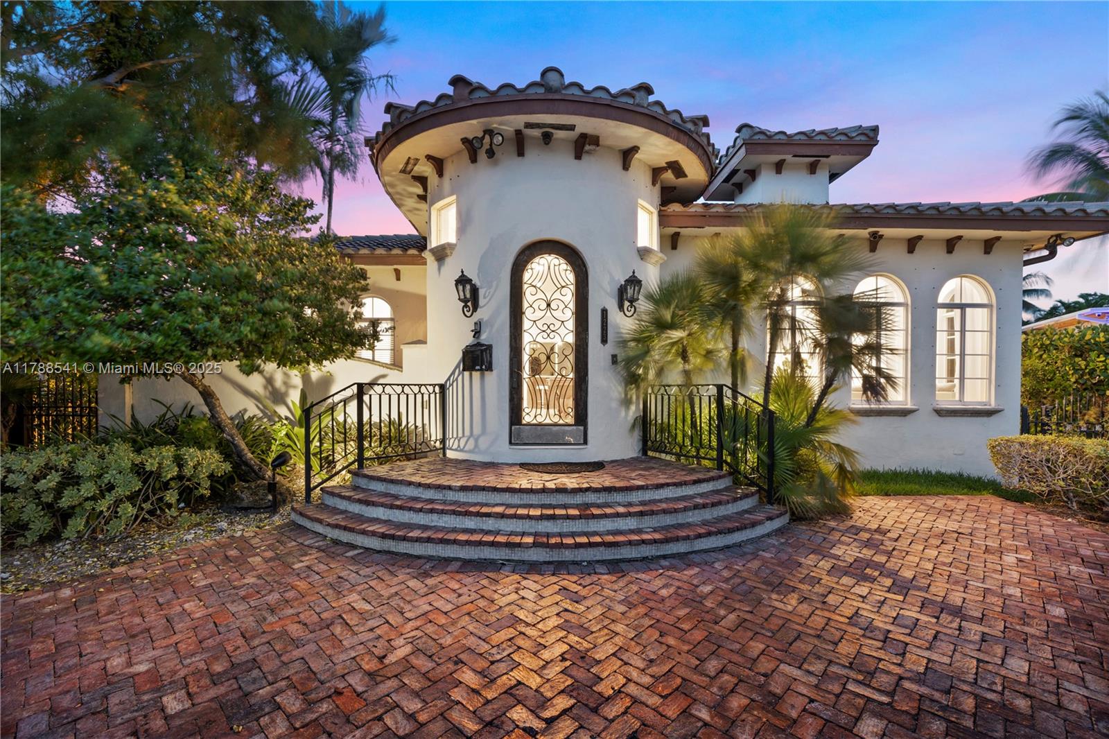 HOLLYWOOD LAKES SECTION - Residential Lease