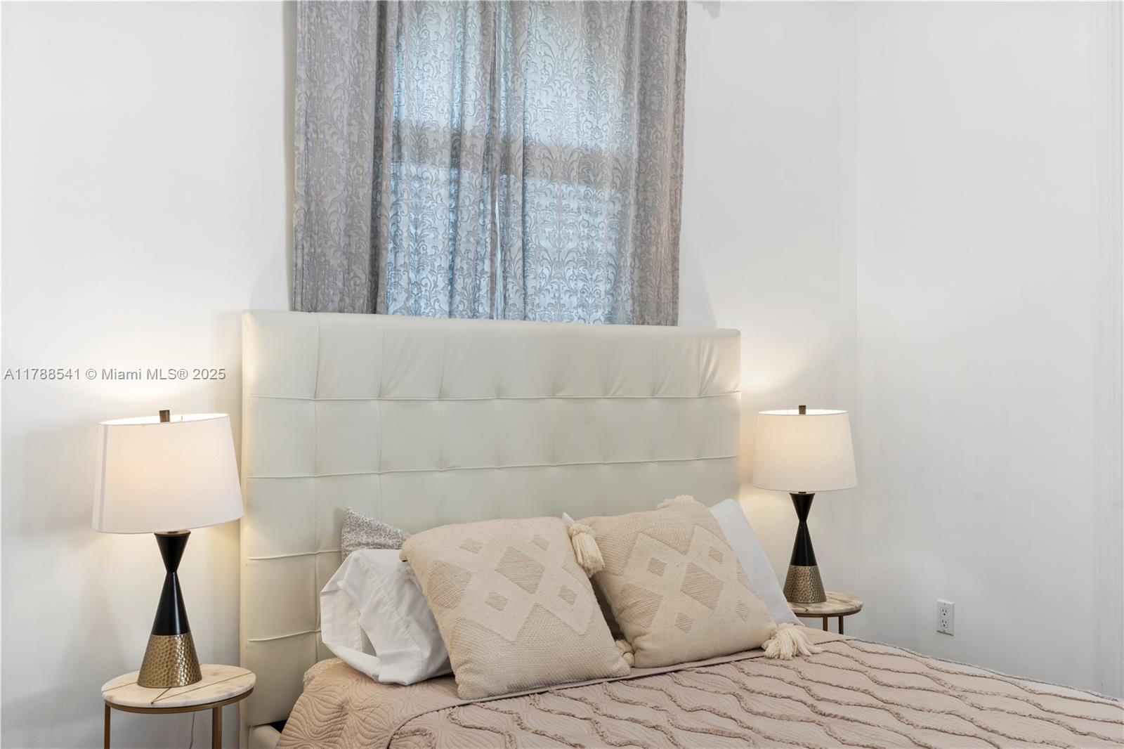 HOLLYWOOD LAKES SECTION - Residential Lease