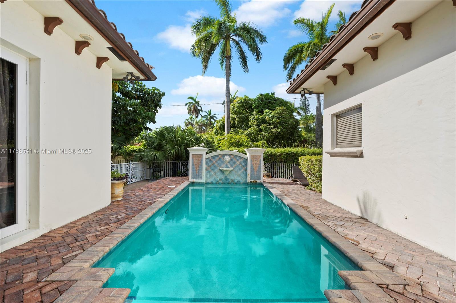 HOLLYWOOD LAKES SECTION - Residential Lease