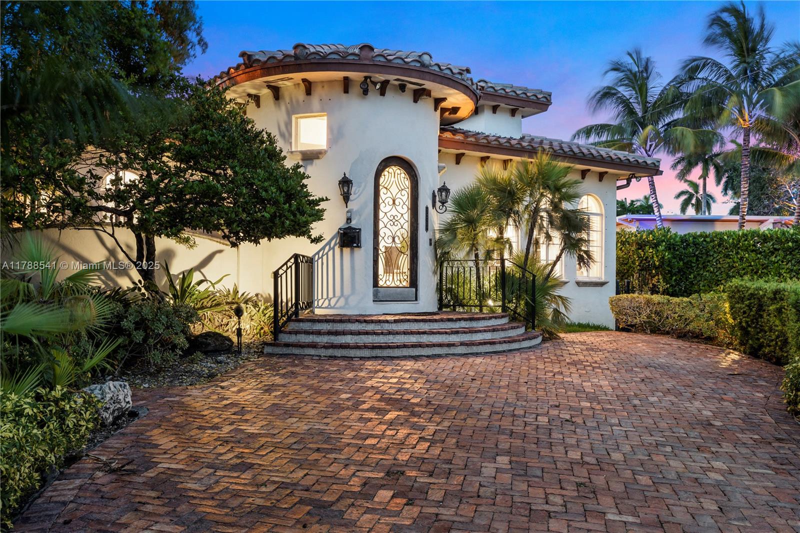 HOLLYWOOD LAKES SECTION - Residential Lease