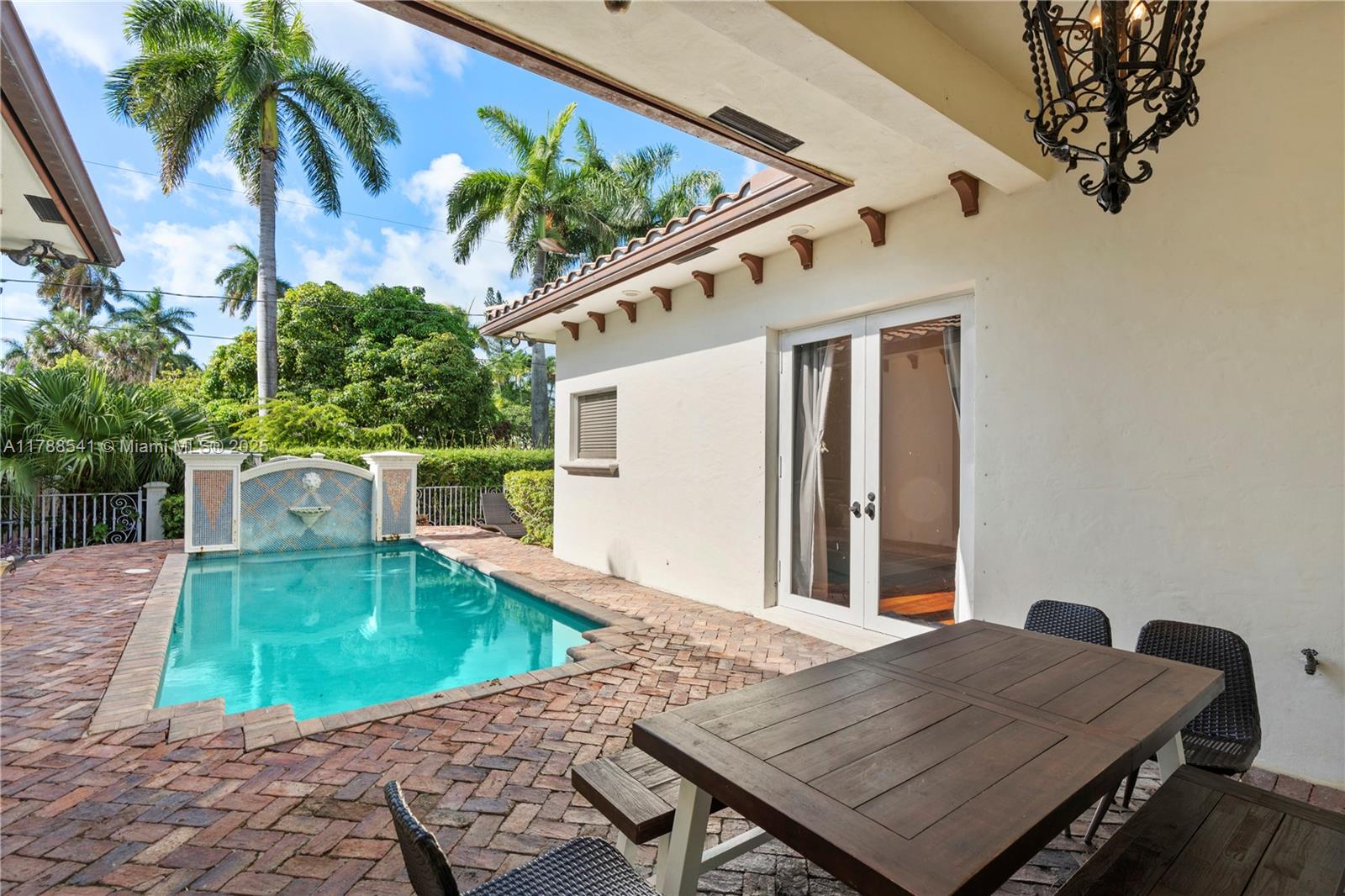 HOLLYWOOD LAKES SECTION - Residential Lease
