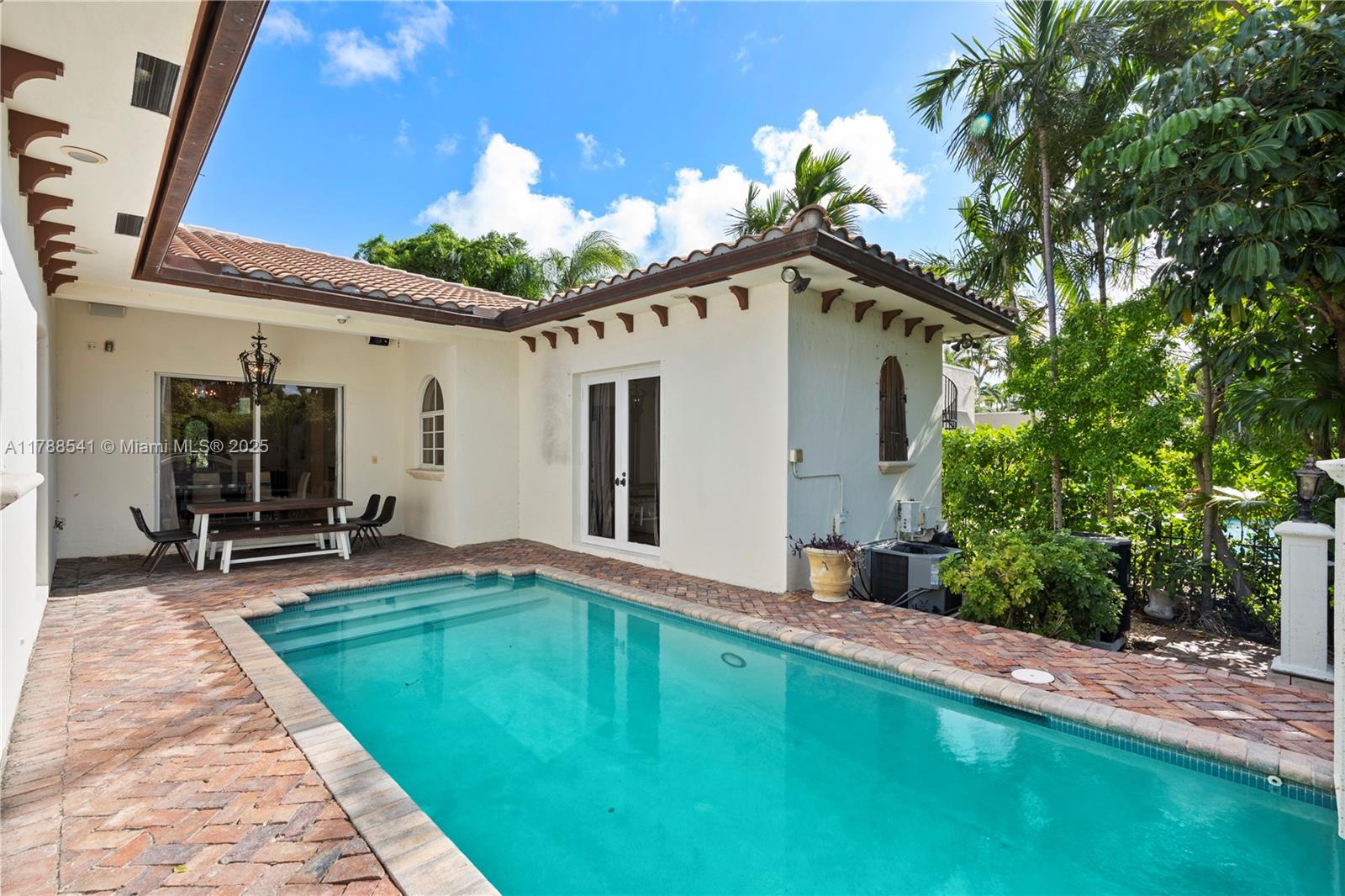 HOLLYWOOD LAKES SECTION - Residential Lease