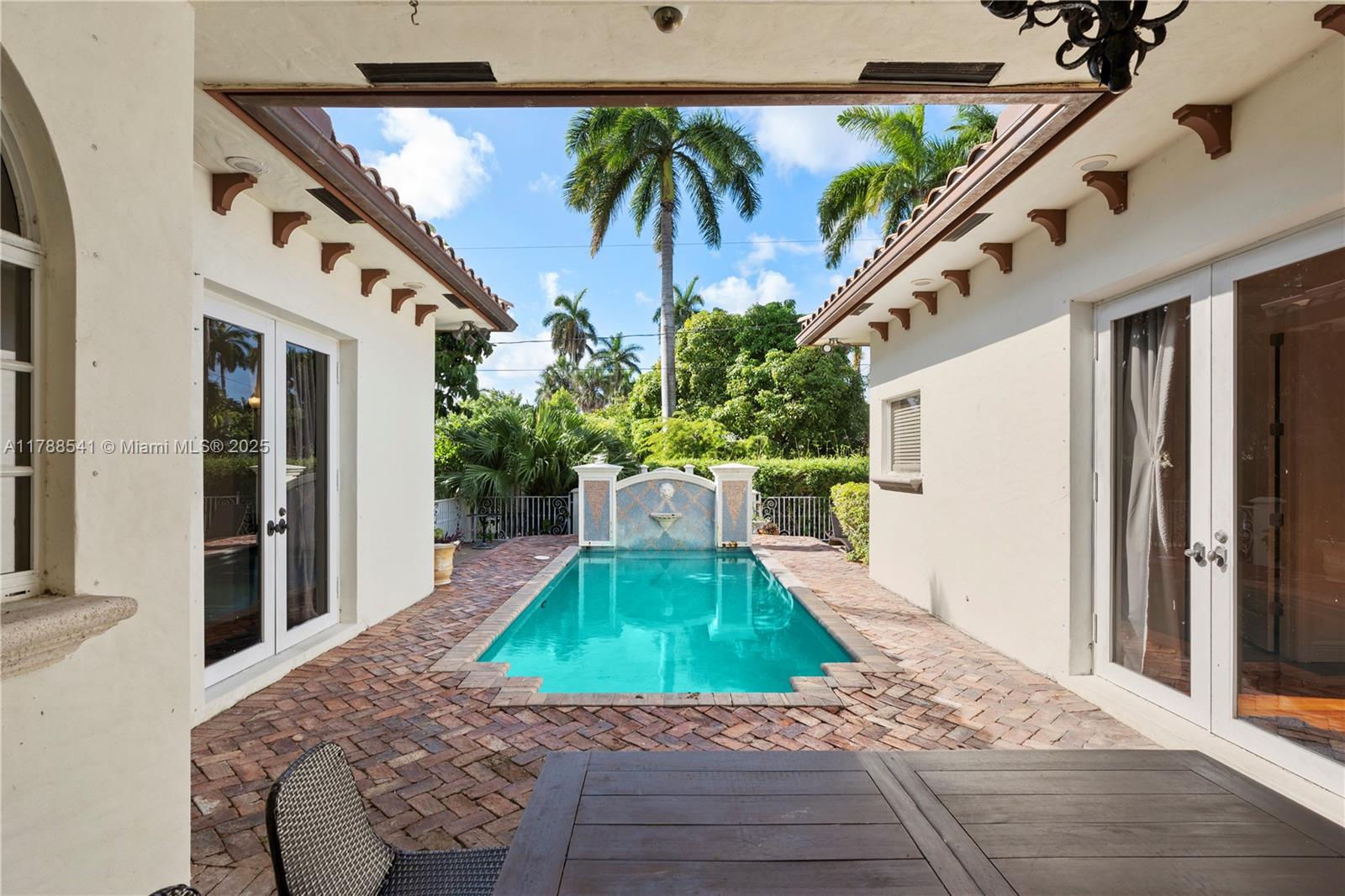HOLLYWOOD LAKES SECTION - Residential Lease