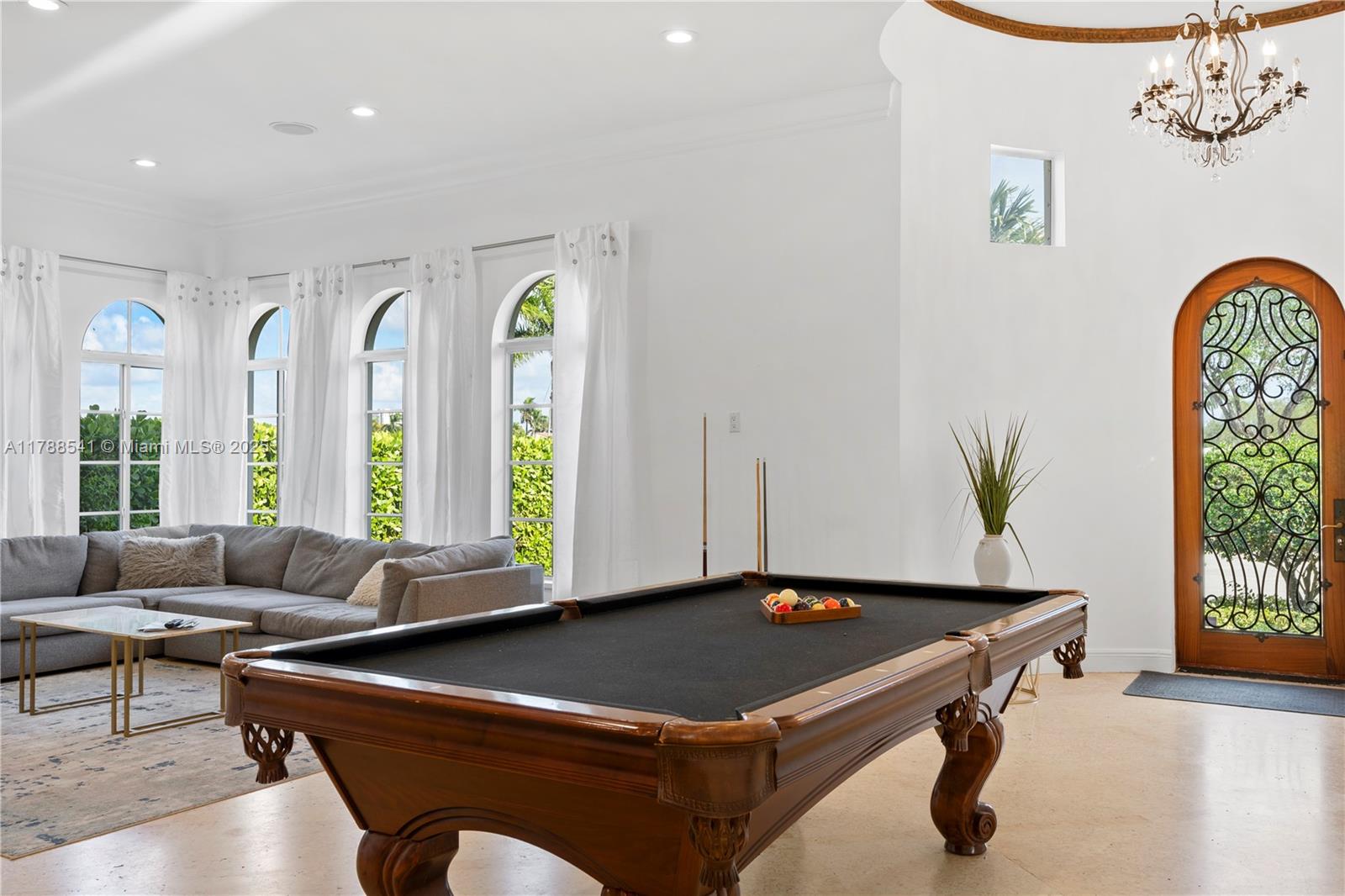 HOLLYWOOD LAKES SECTION - Residential Lease
