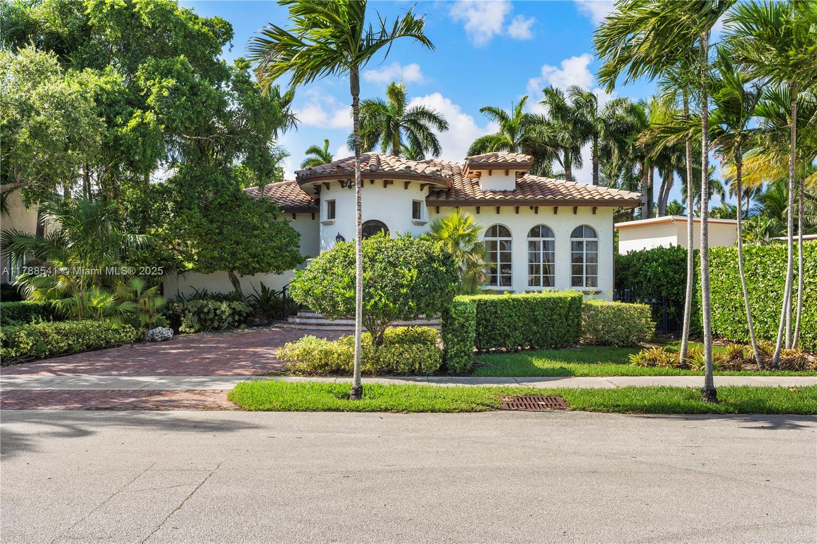 HOLLYWOOD LAKES SECTION - Residential Lease