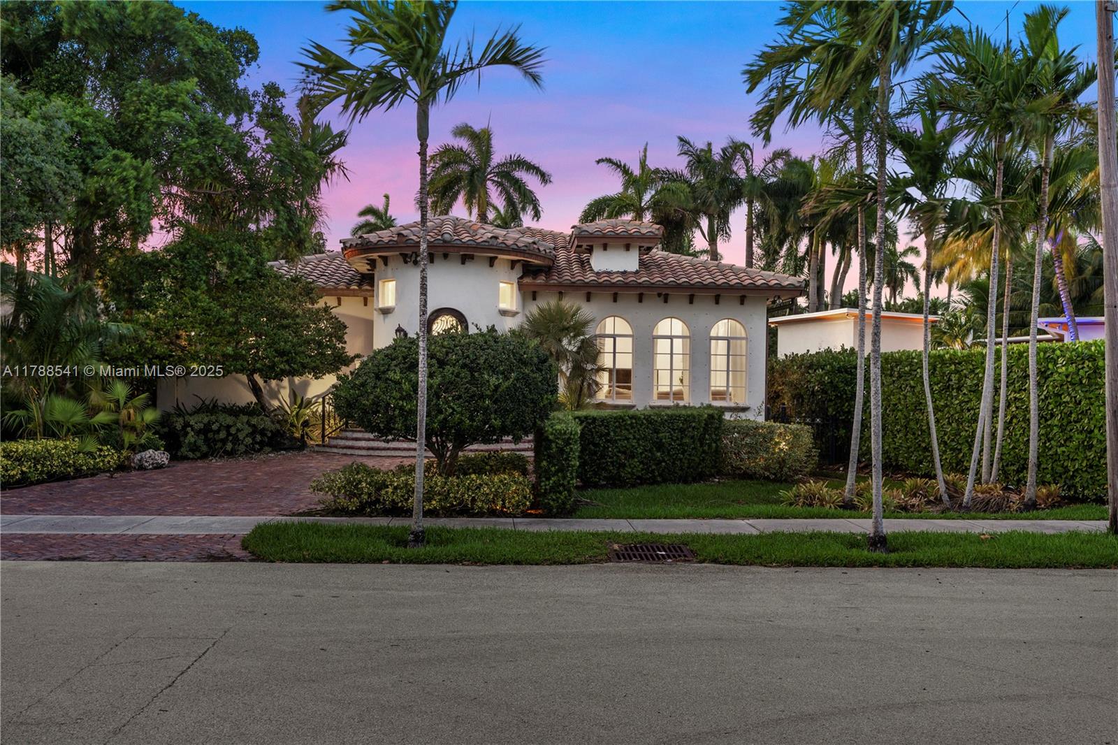 HOLLYWOOD LAKES SECTION - Residential Lease