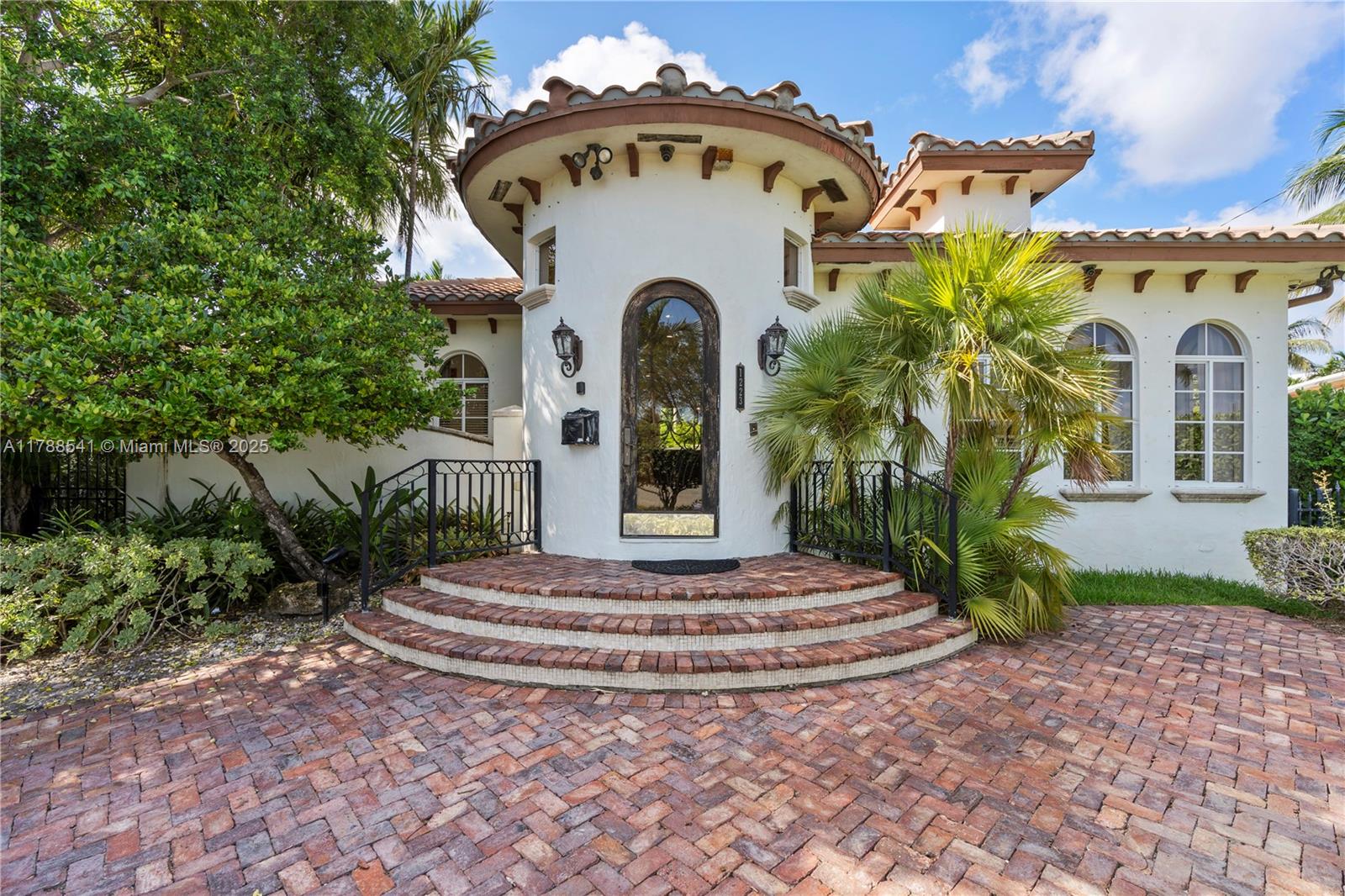 Rental Property at 1223 Jackson St, Hollywood, Broward County, Florida - Bedrooms: 5 
Bathrooms: 3  - $13,500 MO.