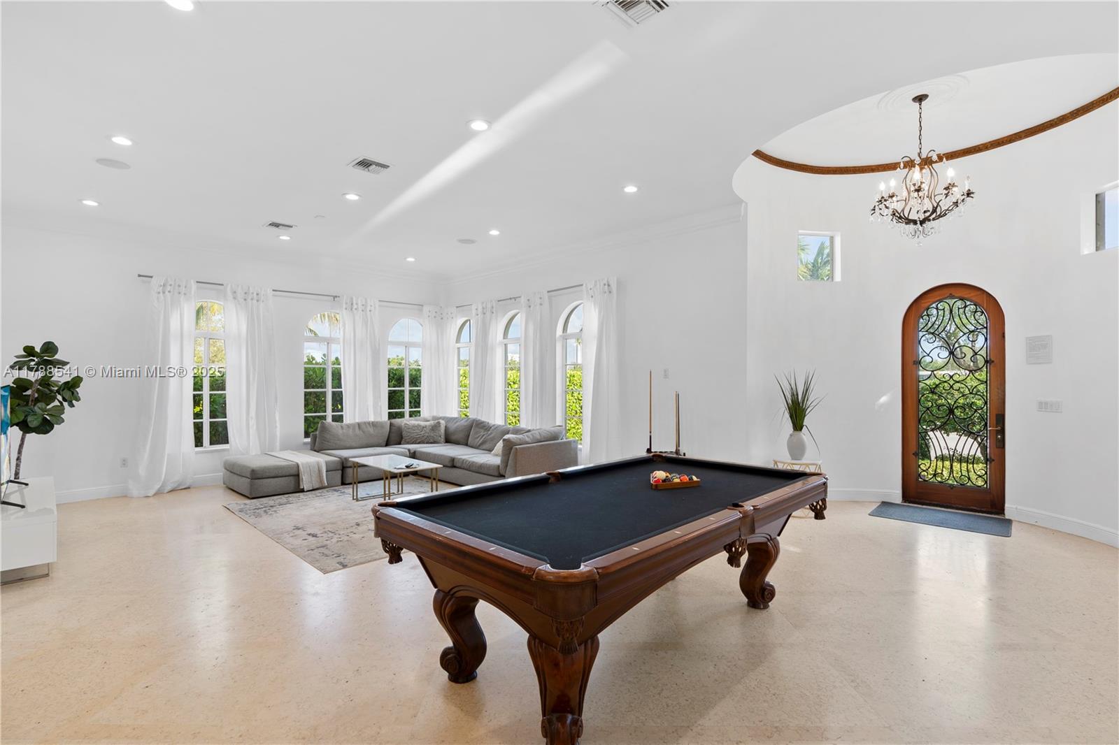 HOLLYWOOD LAKES SECTION - Residential Lease