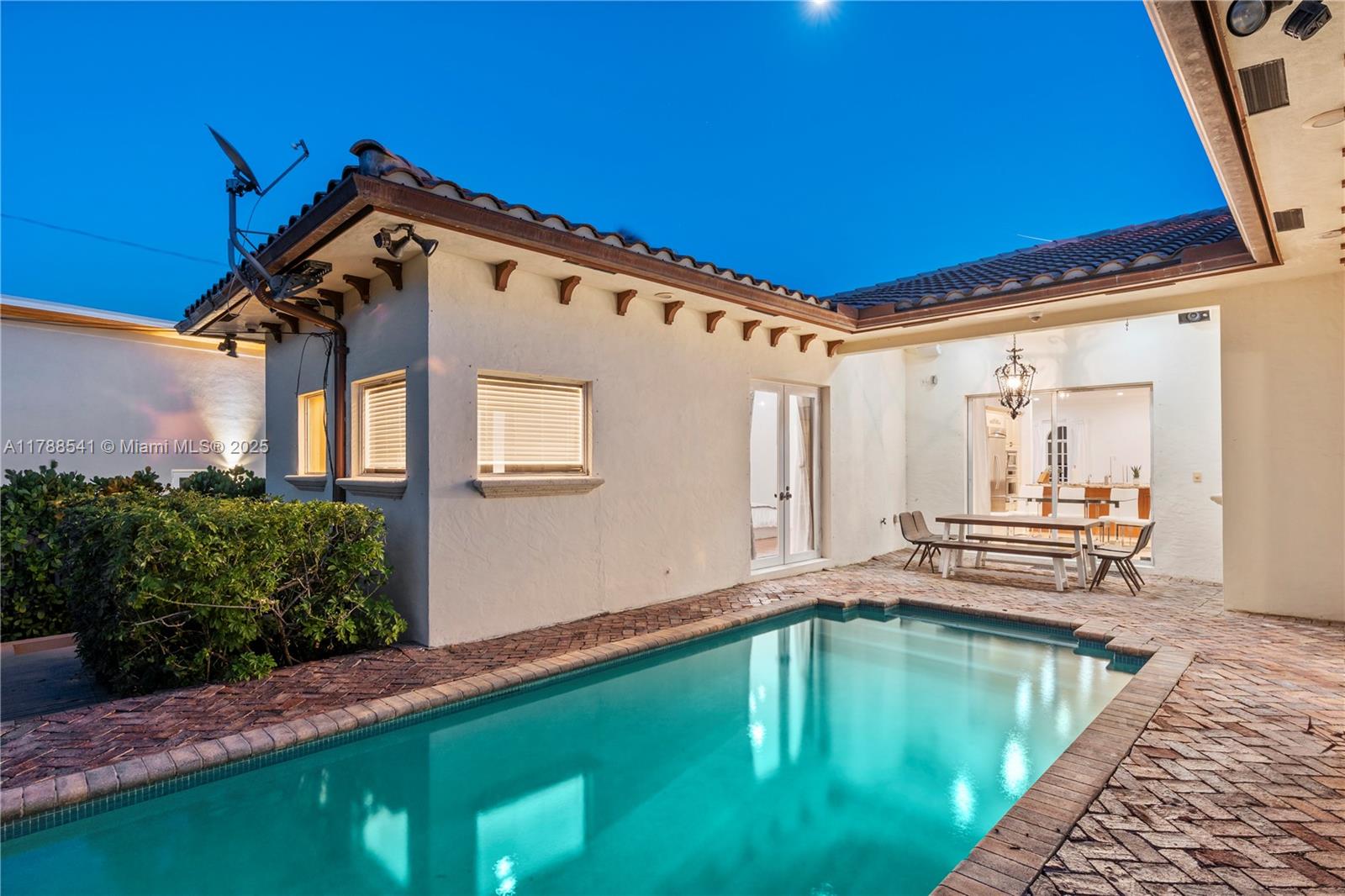 HOLLYWOOD LAKES SECTION - Residential Lease