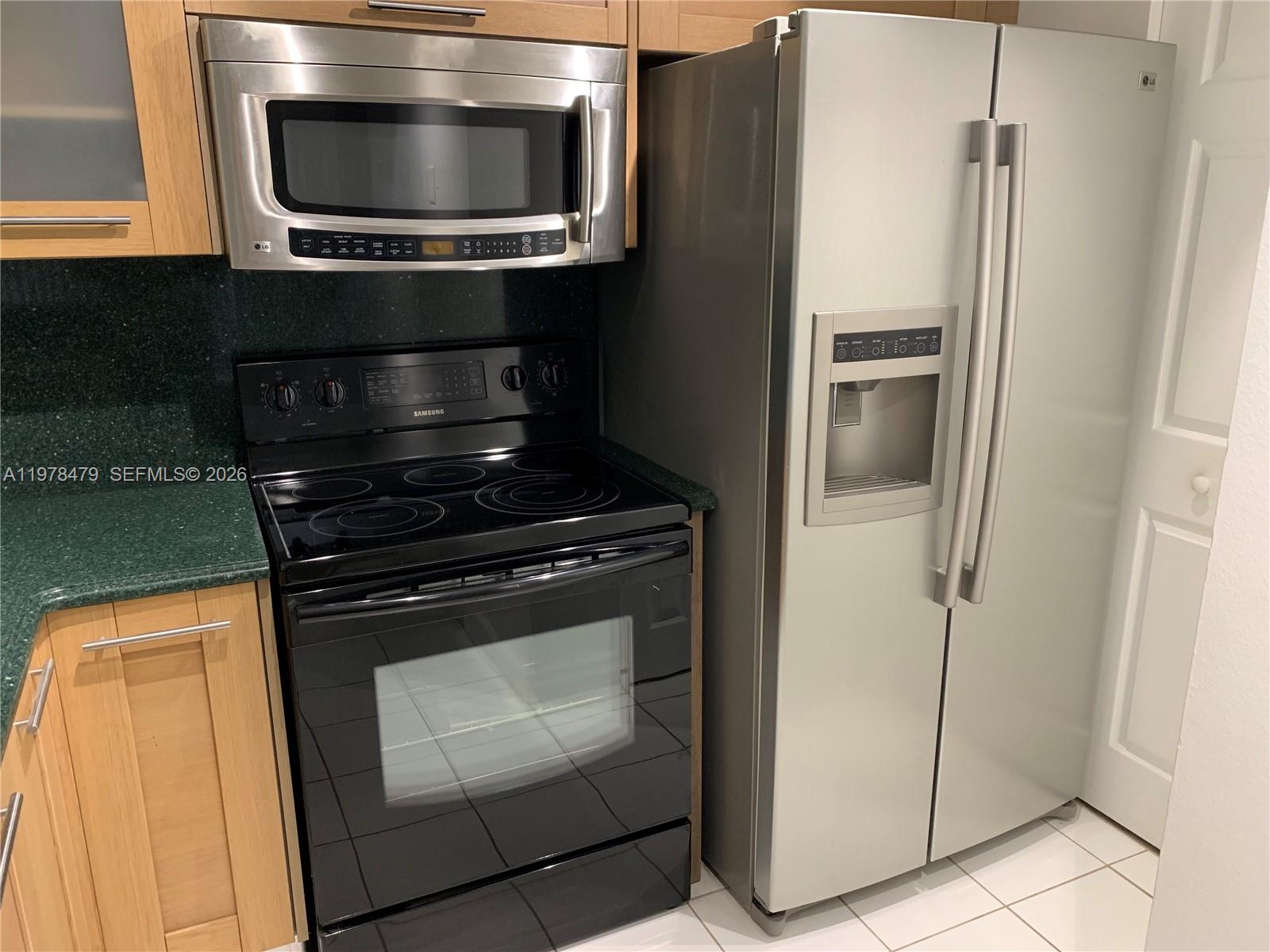 HOLLYWOOD PARC CONDO - Residential Lease