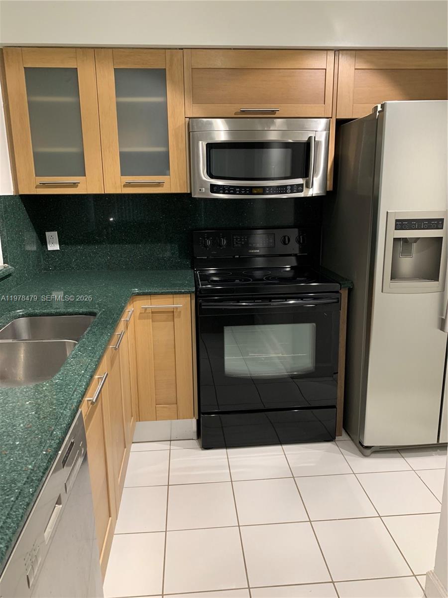 HOLLYWOOD PARC CONDO - Residential Lease