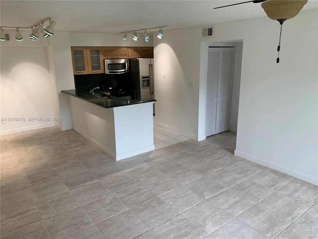 Photo of 570 S Park Rd #13-6, Hollywood, FL 33021 (MLS # A11978479)